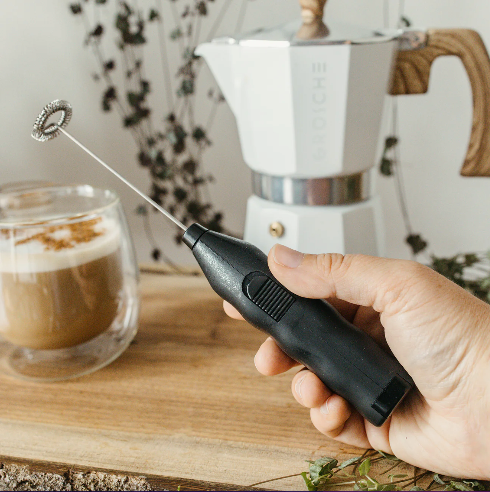 GROSCHE E-Z Latte Milk Frother, Battery Powered, Black